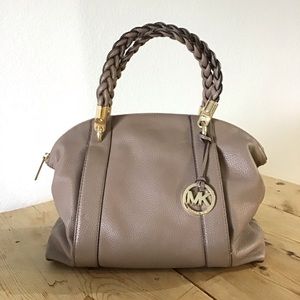 Authentic Michael Kors satchel👜